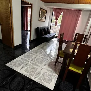comodo-apartamento-familiar-401.colombiamedellinhotels.com/
